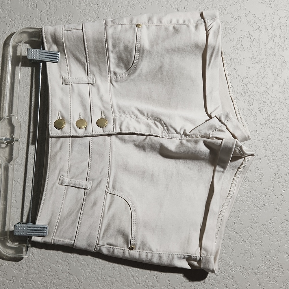 Refuge shorts womens zip button up size 2 has stretch cream ish light grn